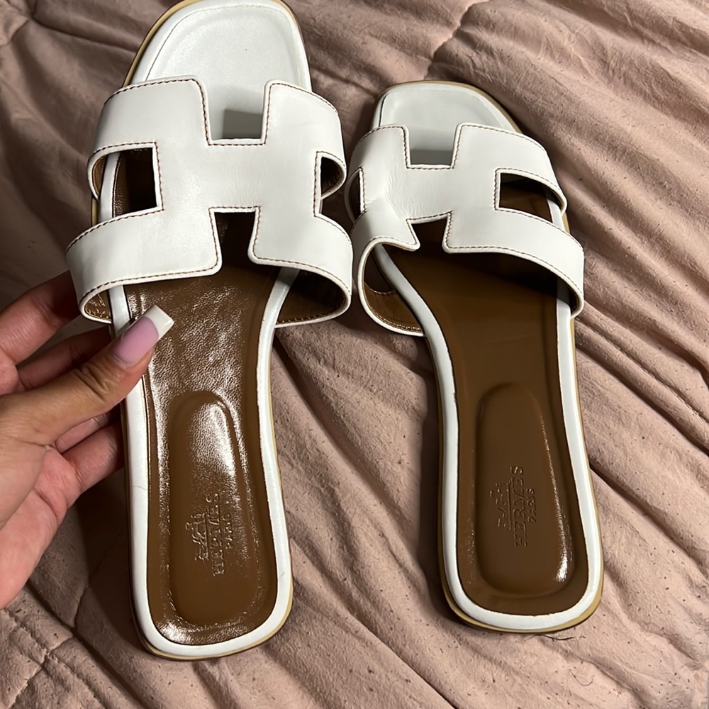 White hermes slides